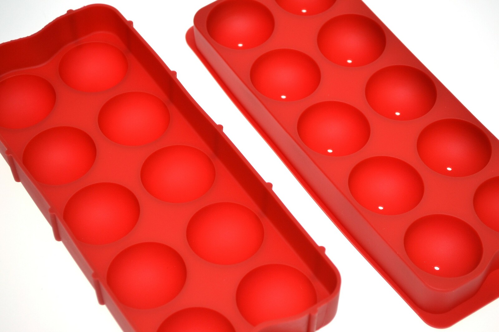   Appetito Silicone Round Ice Cube Tray Red